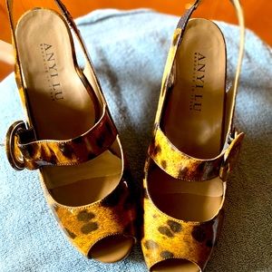 Anyi Lu Women’s size 38.5 or US sz 7.5 Patent leather heels made in Italy